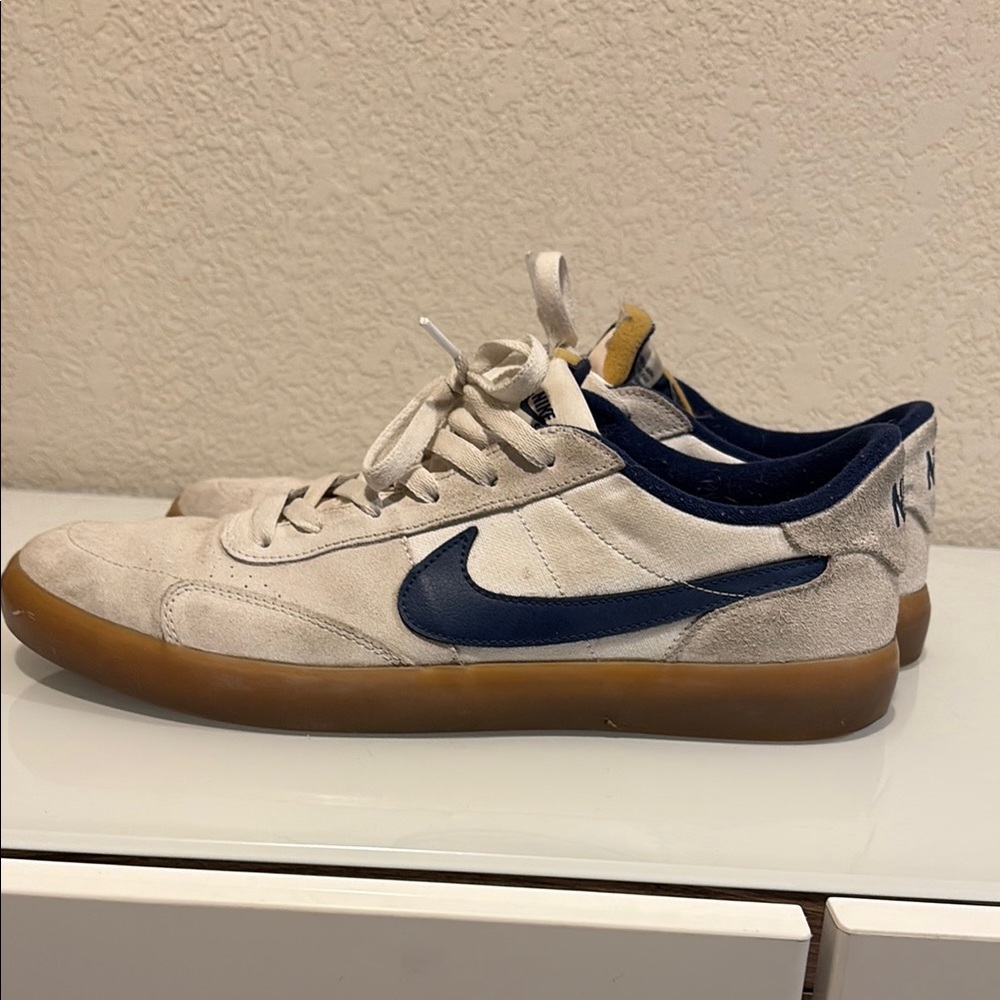 Nike Men's Cream and Navy Sneakers